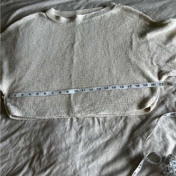 Old Navy Cream, Neutral Women's 3/4 Sleeve Oversized Cropped Crew Neck Sweater - Picture 4 of 5